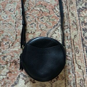 Portland Leather Circle Crossbody Pebbled Black Size Small